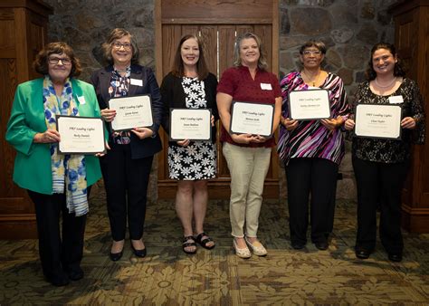 Nrv Leading Lights Honors 35 Local Volunteers News Messenger
